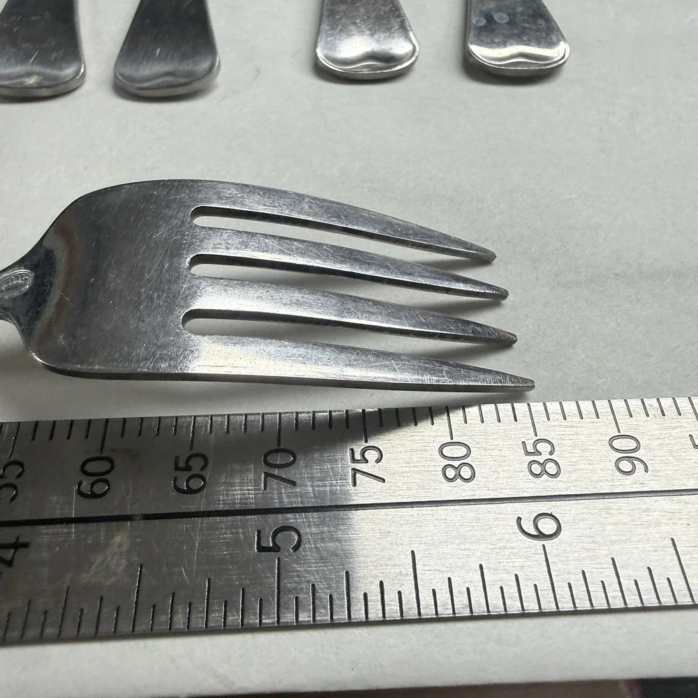 5 Oneida Ltd 1881 Rogers Stainless Distinction Fireside Salad Dessert Forks